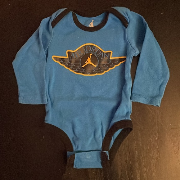 Jordan long sleeve onesie size 6-9M - Picture 4 of 4